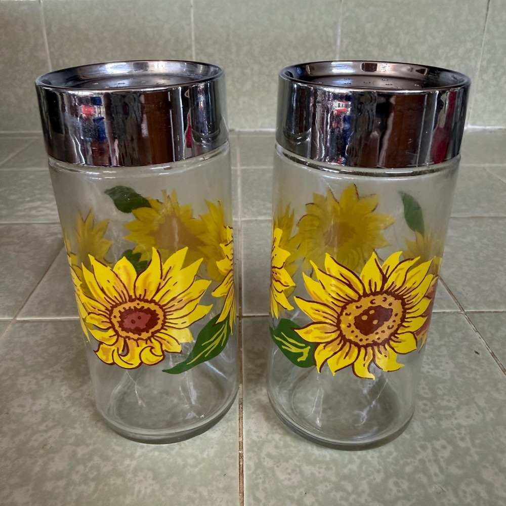 Vintage Sunflower Glass Salt and Pepper Shakers Set‎ Chrome Lids Yellow Floral